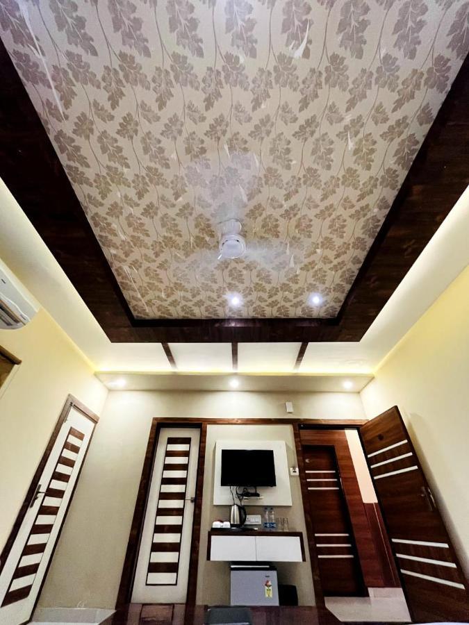 Shri Sai Hotel Āzamgarh Dış mekan fotoğraf