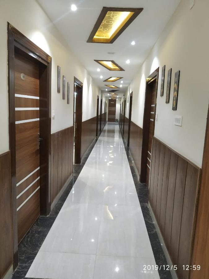 Shri Sai Hotel Āzamgarh Dış mekan fotoğraf