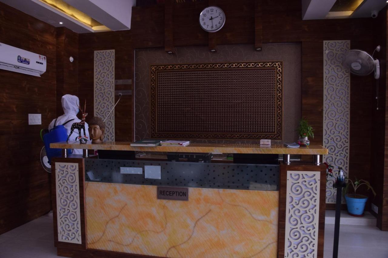 Shri Sai Hotel Āzamgarh Dış mekan fotoğraf