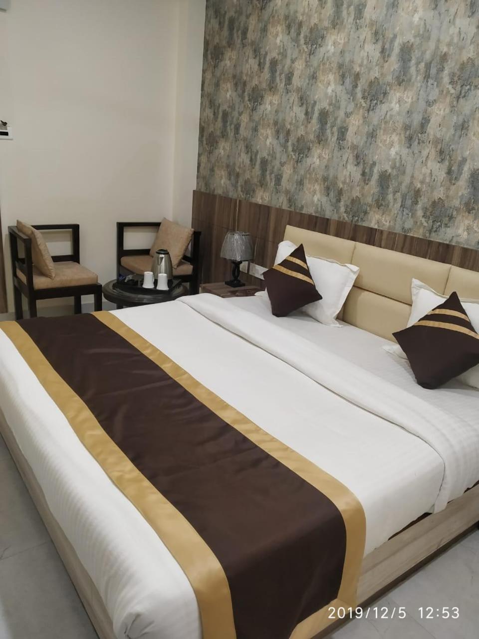 Shri Sai Hotel Āzamgarh Dış mekan fotoğraf