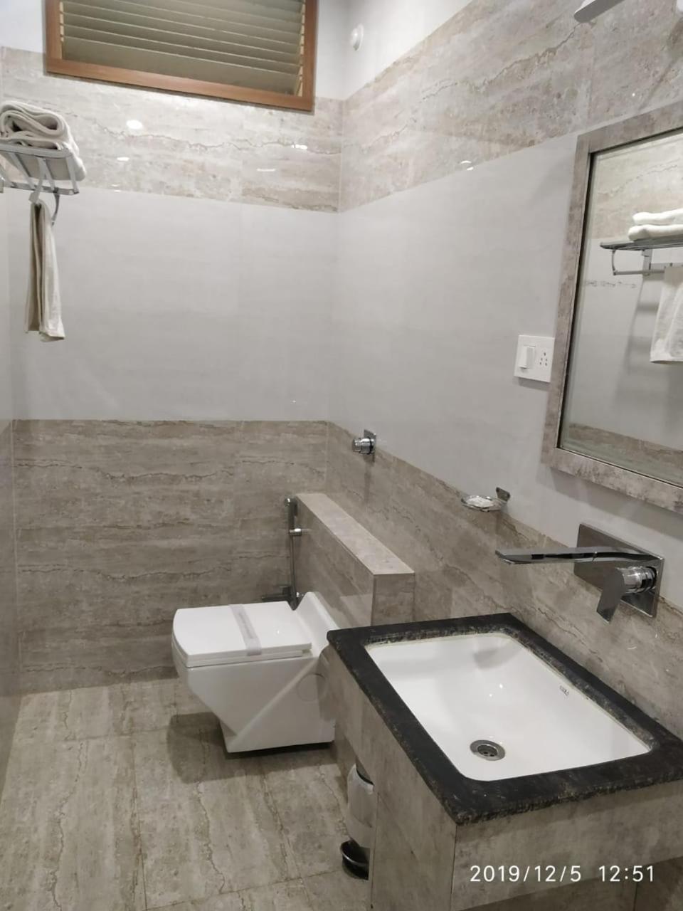 Shri Sai Hotel Āzamgarh Dış mekan fotoğraf