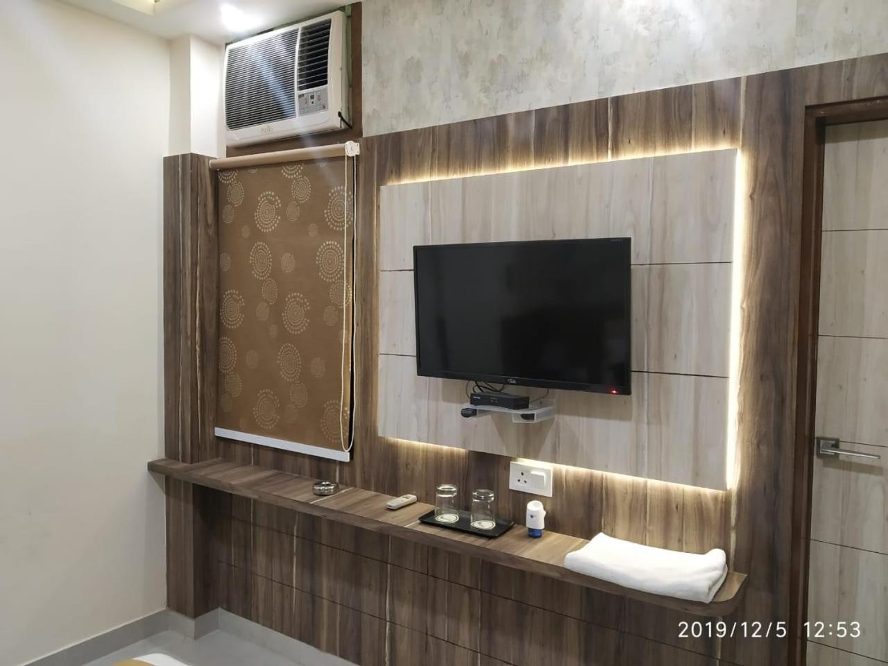 Shri Sai Hotel Āzamgarh Dış mekan fotoğraf