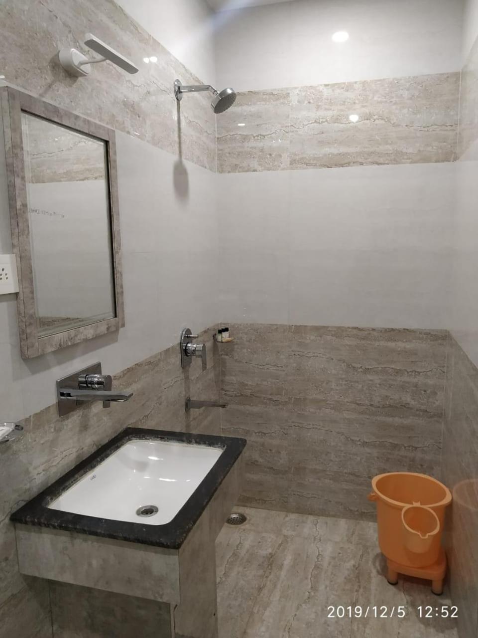Shri Sai Hotel Āzamgarh Dış mekan fotoğraf