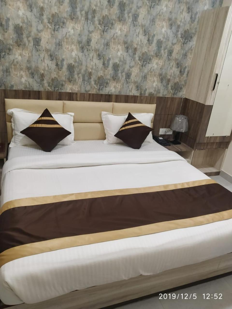 Shri Sai Hotel Āzamgarh Dış mekan fotoğraf